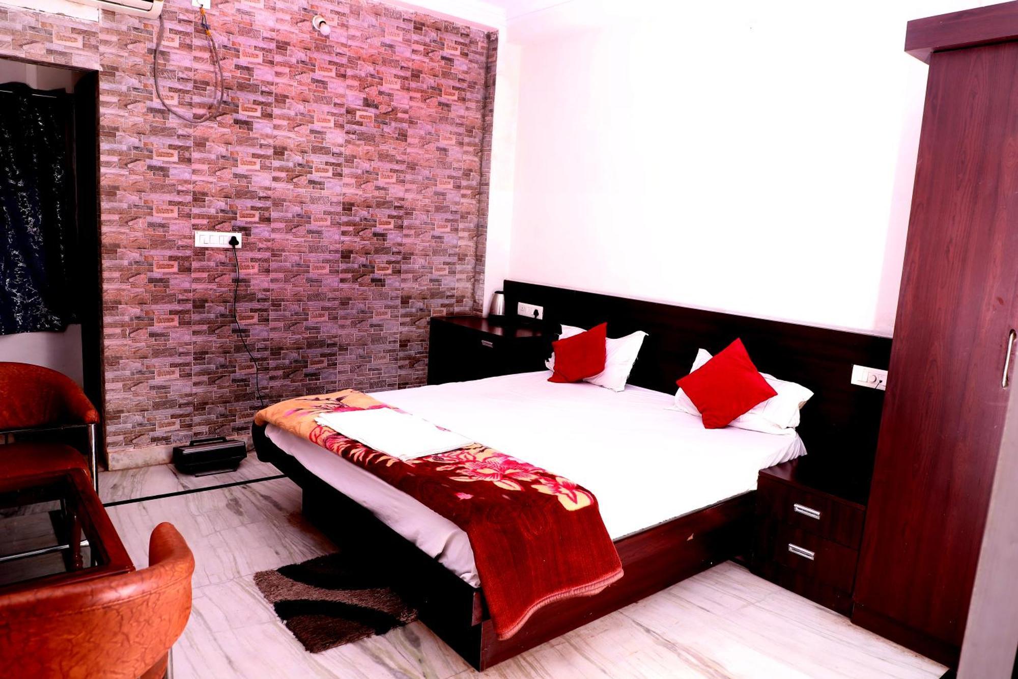 Hotel River View Khagaria ภายนอก รูปภาพ