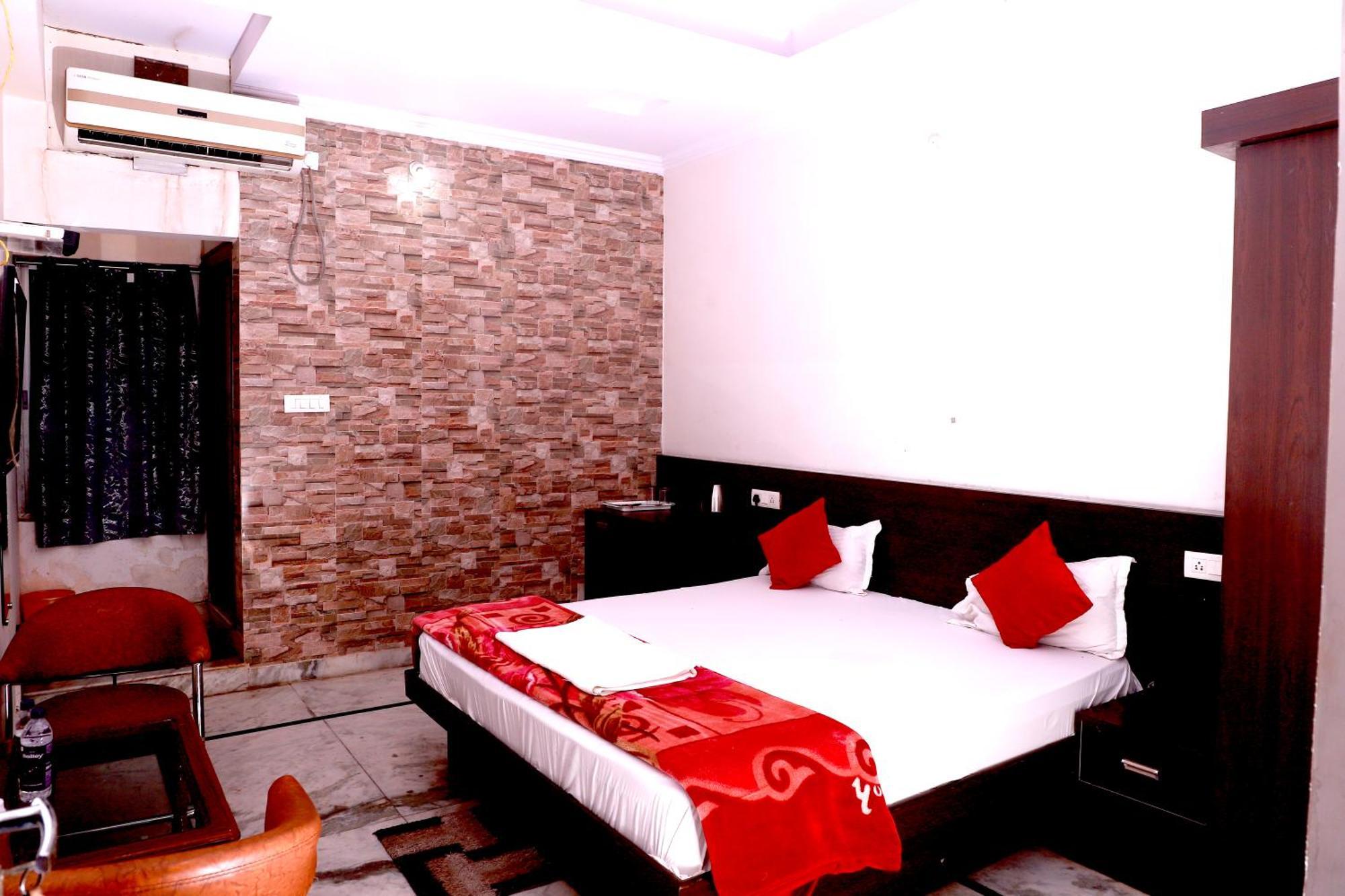 Hotel River View Khagaria ภายนอก รูปภาพ