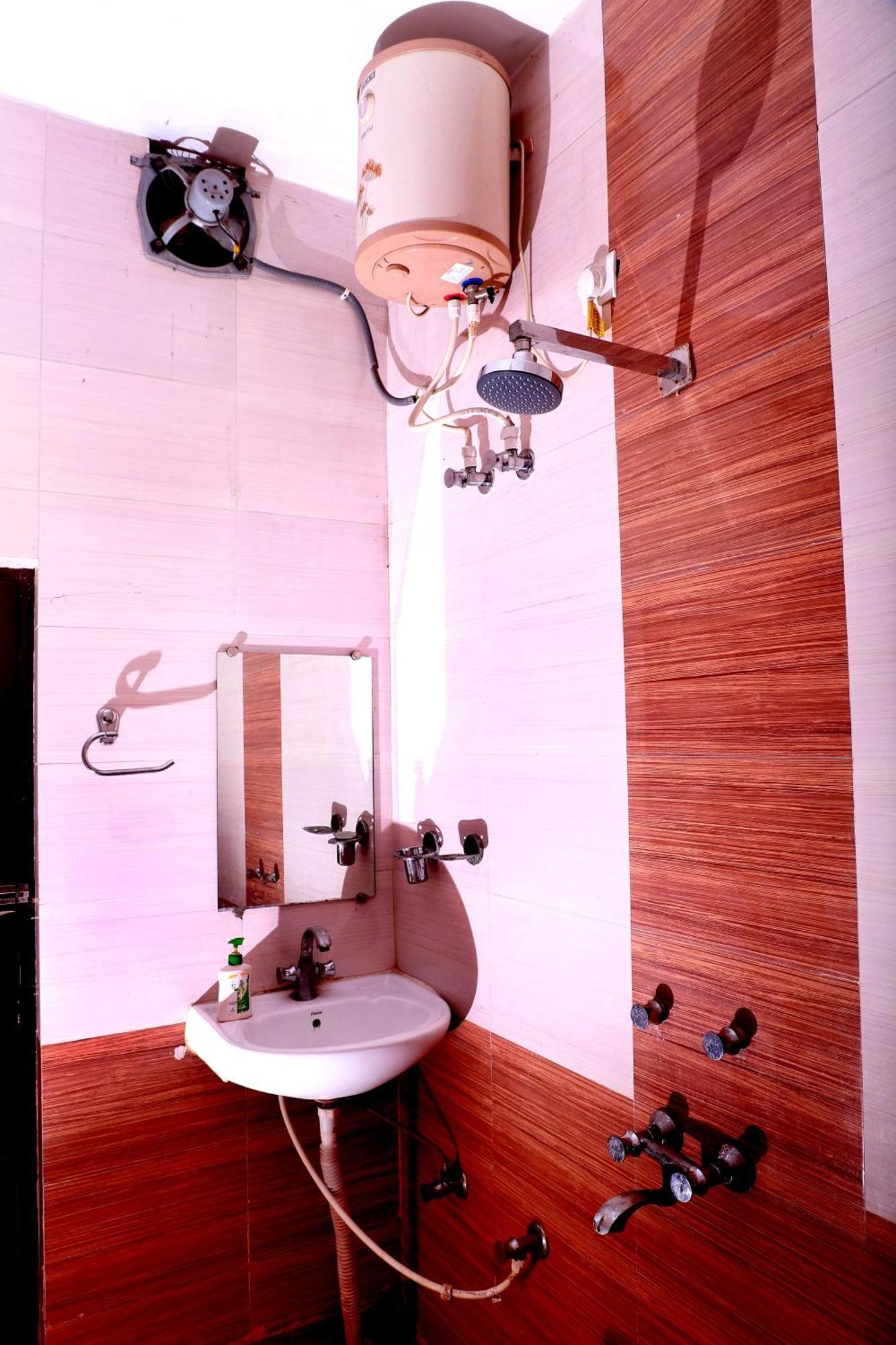 Hotel River View Khagaria ภายนอก รูปภาพ