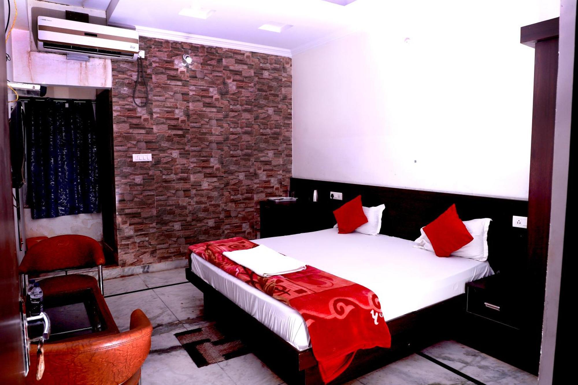 Hotel River View Khagaria ภายนอก รูปภาพ